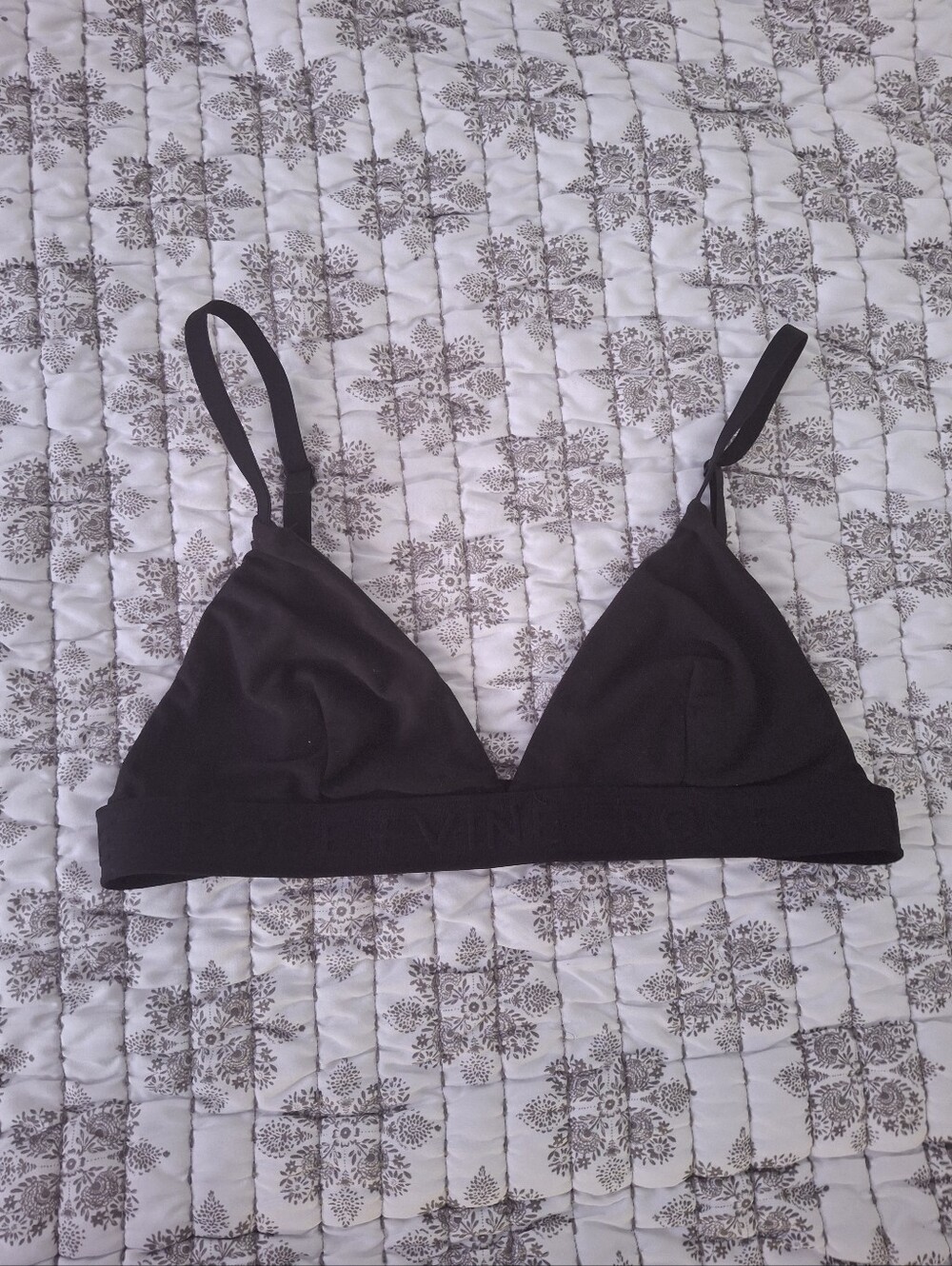 La Vie En Rose Everyday Wireless Triangle Bralette - Black